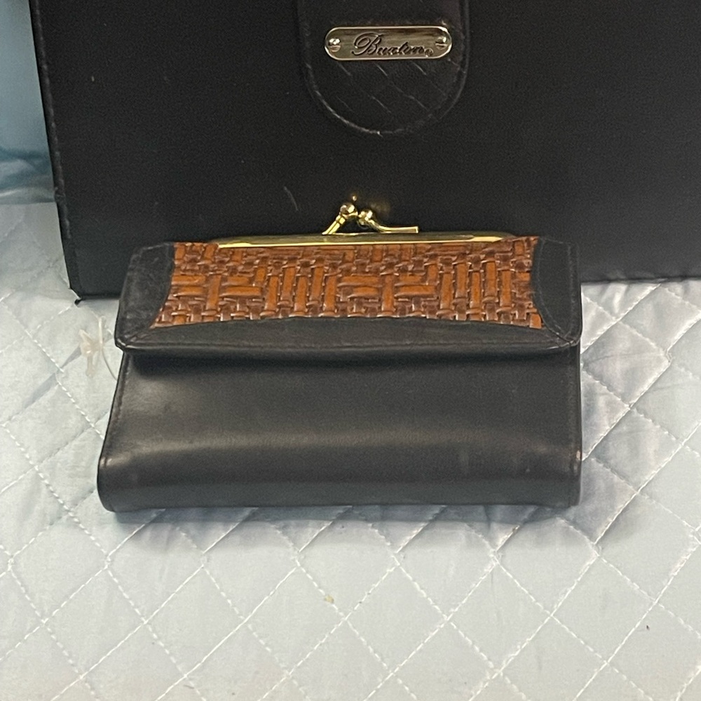 2 Vintage Buxton leather Wallets small & large, both look unused, good condition